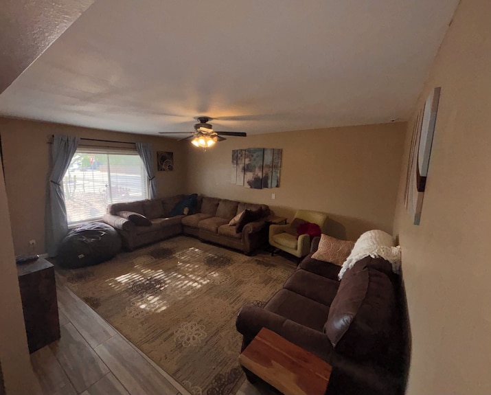 4-bedroom Spacious Home With A Pool, Perfect For A Fun/relaxing Time In Arizona - Glendale, AZ