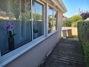 Property grounds - Charming house with garden, 10 mm walk from the port and close to the beaches. (Saint-Quay-Perros)