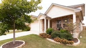 Exterior - 4-bedroom/3 bath house in brilliant Georgetown with cool AC. (Georgetown)