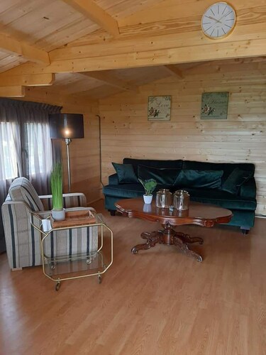 Cabin Sleeps 4 With Hot Tub and Garden