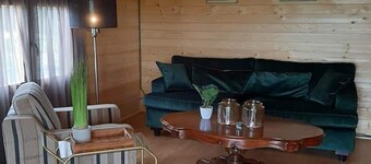 Cabin Sleeps 4 With Hot Tub and Garden