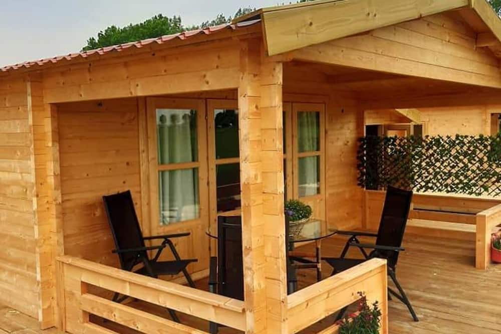 Cabin Sleeps 4 With Hot Tub and Garden