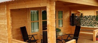 Cabin Sleeps 4 With Hot Tub and Garden