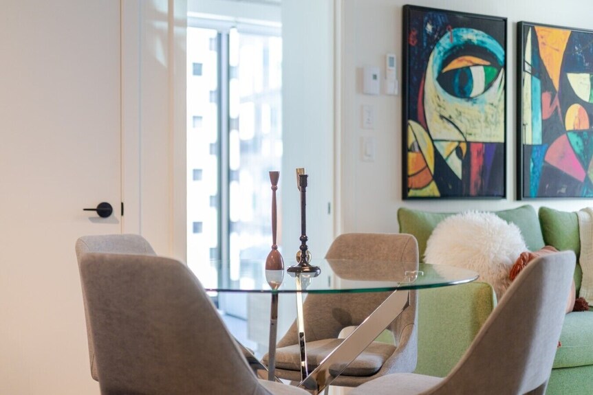 Sophisticated City Stay | Pool Gym & Rooftop - Laval