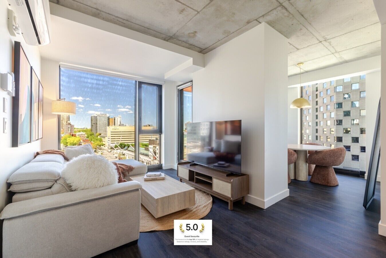 Chic Urban Retreat | Pool Gym & Terrace - Laval