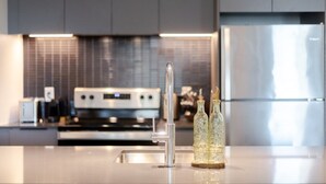 Private kitchen - Luxury Stay | Free Parking (Montréal)
