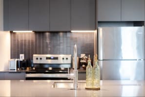 Private kitchen - Luxury Stay | Free Parking (Montréal)