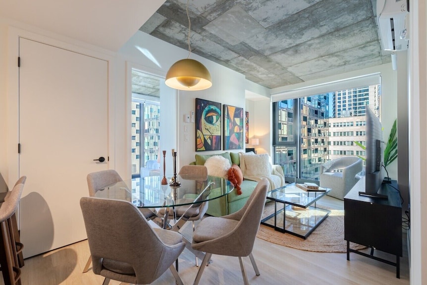 Executive Apartment | Free Parking & Pool -