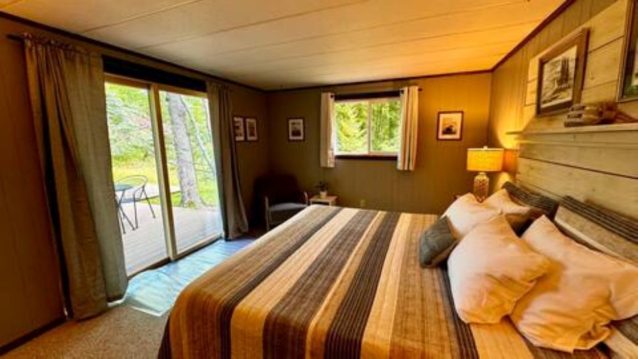1 bedroom, travel cot, free WiFi, bed sheets