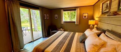 1 bedroom, travel cot, free WiFi, bed sheets