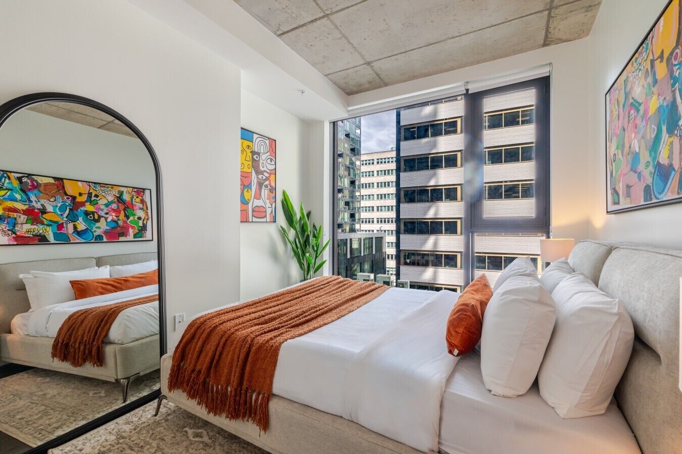 2 habitaciones, tabla de planchar con plancha, wifi y ropa de cama 