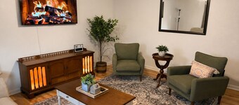 The Sun-Day House Sleeps 5 By Hospital & College