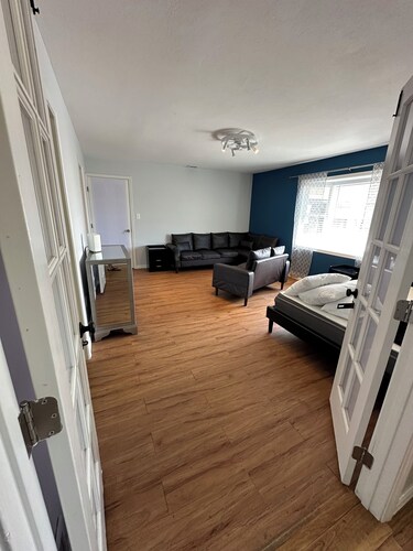 1-bedroom bed & breakfast in charming Cape Coral with Pool and laundry service