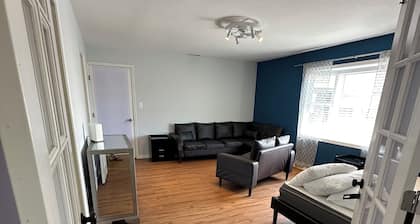 1-bedroom bed & breakfast in charming Cape Coral with Pool and laundry service