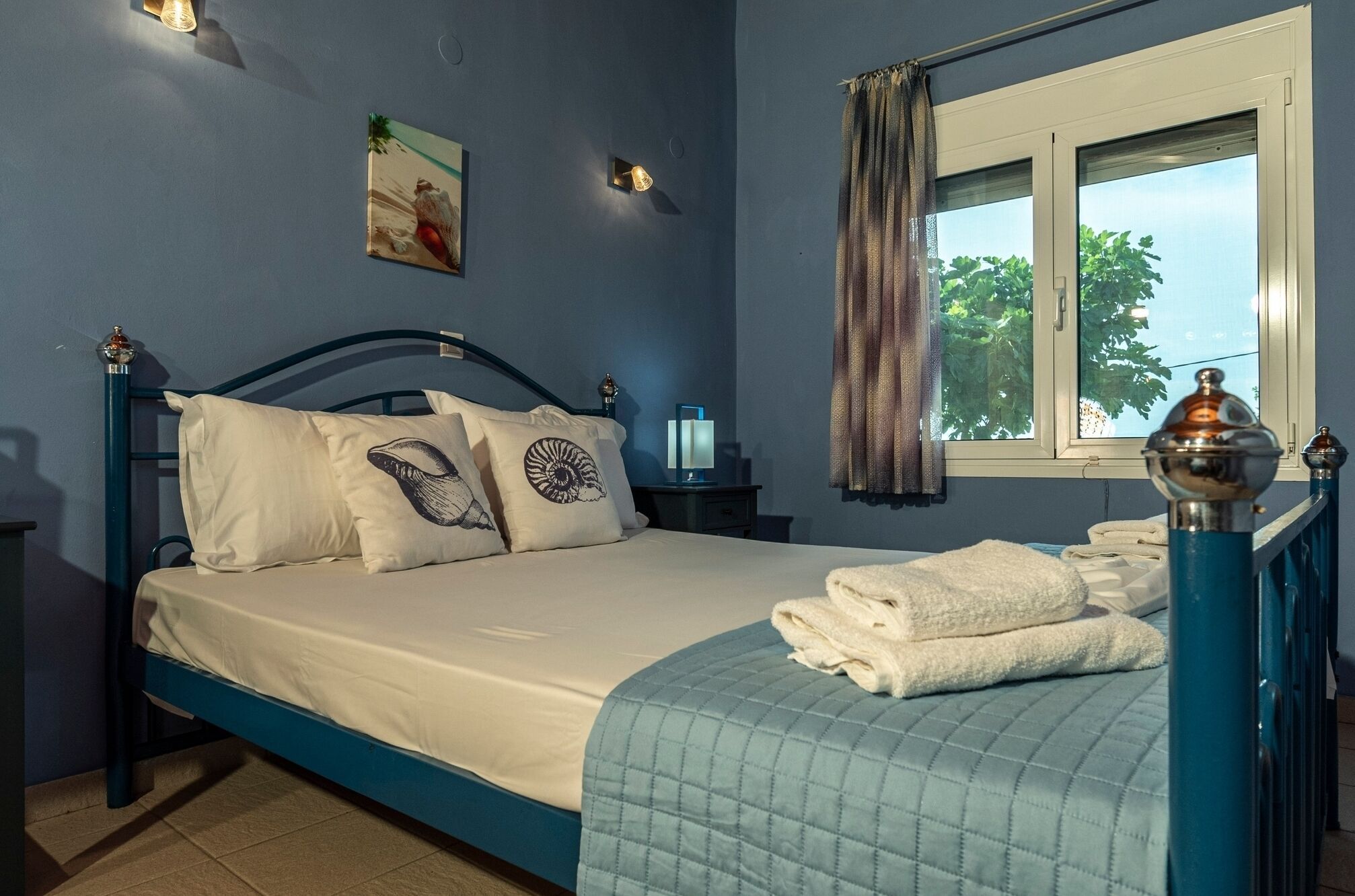 3 habitaciones, tabla de planchar con plancha, wifi y ropa de cama 