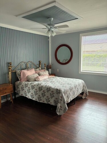 The City Acre- A cozy lil private farmhouse 12 min from Fort Worth and Arlington