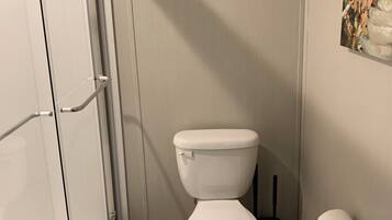 Bruser, hårtørrer, håndklæder, Sæbe