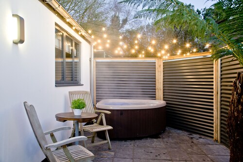 The Beam, near Wells -  Hot tub, Dog friendly