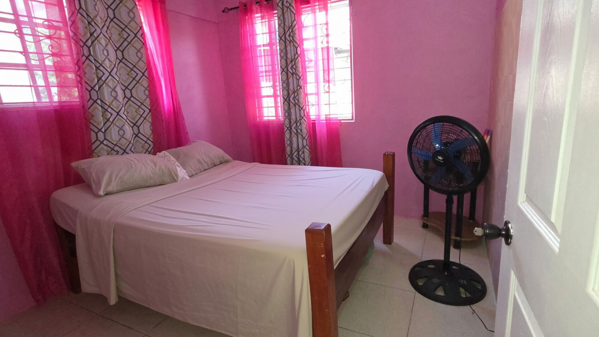 3 chambres, bureau, fer et planche à repasser, Wi-Fi gratuit