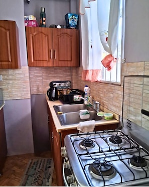 Refrigerador, microondas, horno, placa de cocina