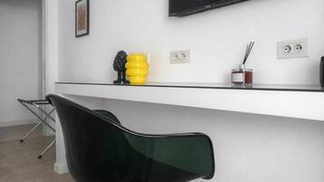 Deluxe driepersoonskamer, uitzicht op stad | Interieur