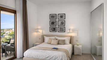 Double Room, Balcony, City View | Soundproofing, iron/ironing board, free WiFi