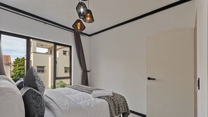 Ảnh chưa phân loại, 5 trong số 57 ảnh, nút