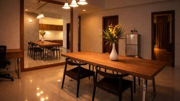 Appartement exclusif, vue sur la ville | Restauration