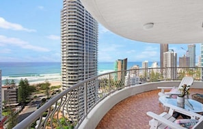 Terrace/patio - Ocean-View 2BR Walk to Beach, Dining & Rail (Surfers Paradise)