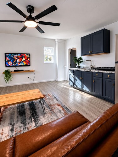The Cora Casita Quaint studio with AC in vibrant El Paso neighborhood