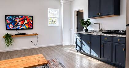 The Cora Casita Quaint studio with AC in vibrant El Paso neighborhood