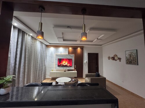 Appartement chic, moderne et luxueux à GB, à 5 minutes du centre-ville.