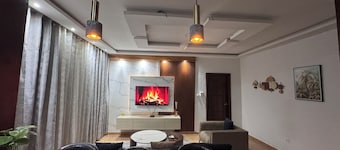 Chic, modern apartment in GB, 3 min from town center.