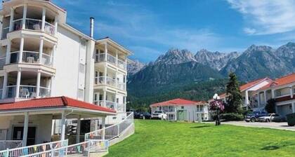SUNCHASER VACATION VILLAS / RIVERSIDE B UNIT / GREAT VIEWS / JUNE 28 - JULY 5