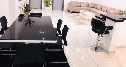 THE TIMES HOUSE: Apartment with panoramic roof, sea view & generator