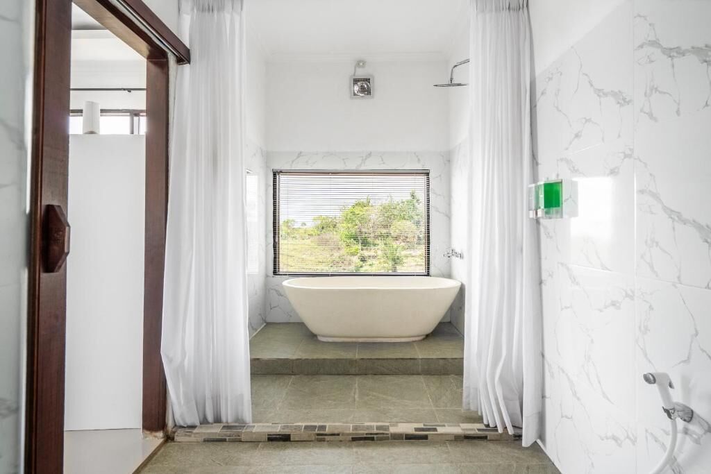 Deluxe Double Room, Sea View | Bathroom