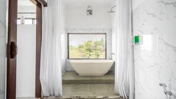 Deluxe Double Room, Sea View | Bathroom