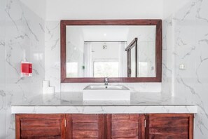 Chambre Double Deluxe, vue mer | Salle de bain