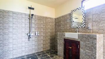 Standard Room | Bathroom