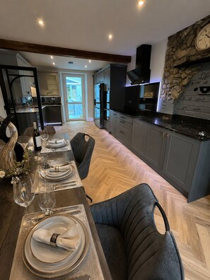 Dining - Luxury 5-Bed Retreat Near Bath & Bristol-Sleeps 10 (Keynsham)