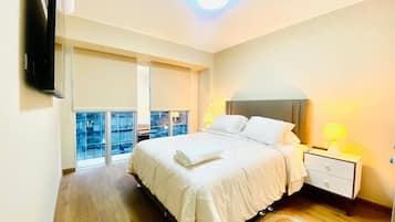 Apartment | Blackout drapes, iron/ironing board, free WiFi