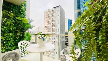 Apartment | Outdoor dining