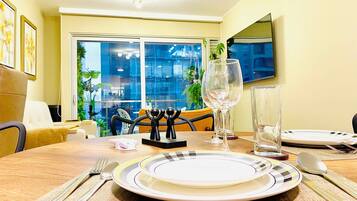 Basic Apartment | Dining