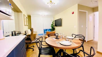 Basic Apartment | Dining