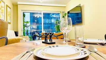 Basic Apartment | Dining