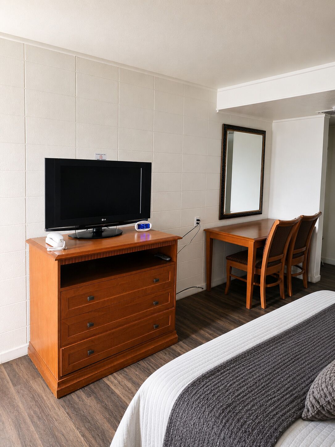 Deluxe Room, 1 King Bed, Non Smoking, Refrigerator | Desk, laptop workspace, blackout drapes, bed sheets