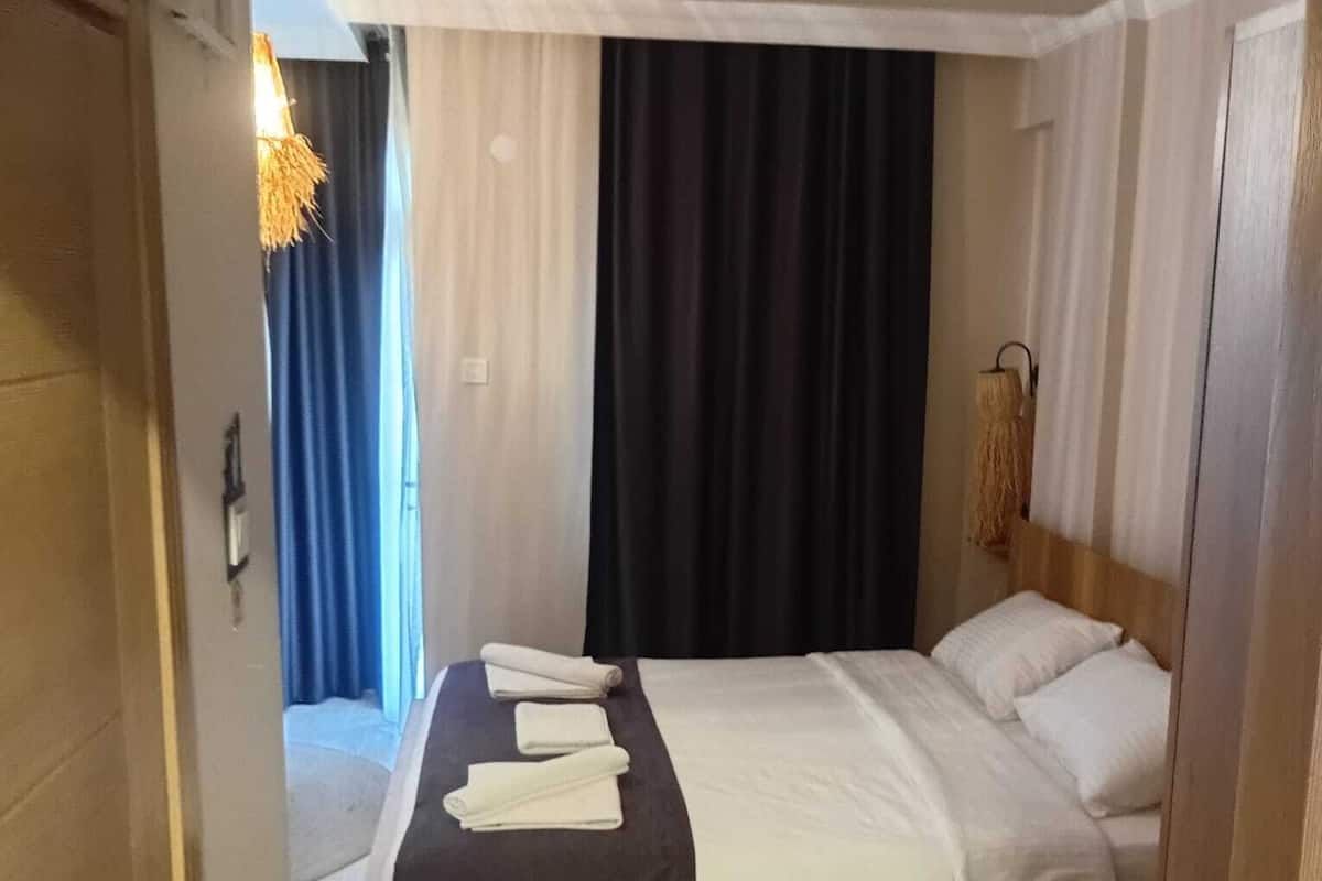 Economy Room | Laptop workspace, WiFi (free), bed sheets