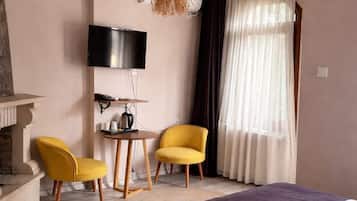 Habitación Confort, balcón, vistas al jardín | Espacio para trabajar con un portátil y wifi gratis