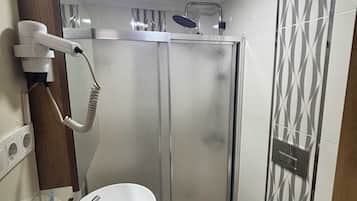 Elite-Zimmer, Flussblick | Badezimmer | Whirlpool, kostenlose Toilettenartikel, Haartrockner, Handtücher