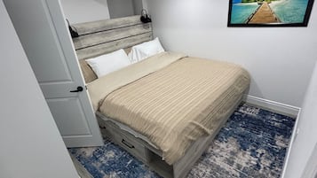 2 bedrooms, in-room safe, desk, iron/ironing board